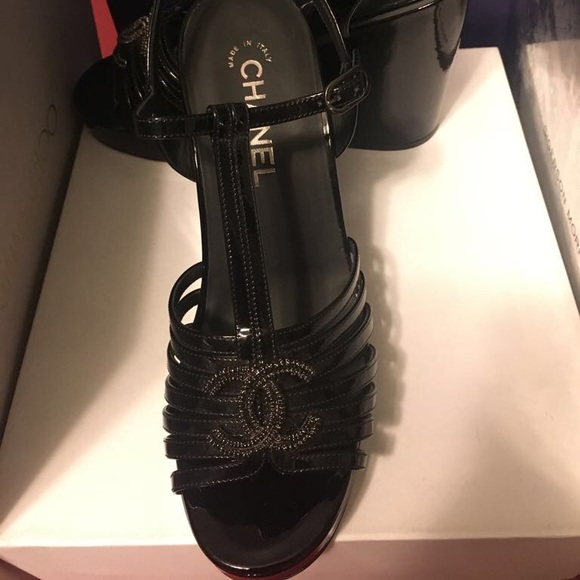 Channel CC
 Women's Black Patent Leather T-strap - Picture 2 of 5